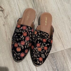 Indigo Women's Black Mules with Red Floral Embroidery